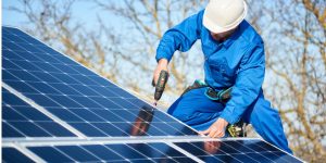 Installation Maintenance Panneaux Solaires Photovoltaïques à Lourmarin